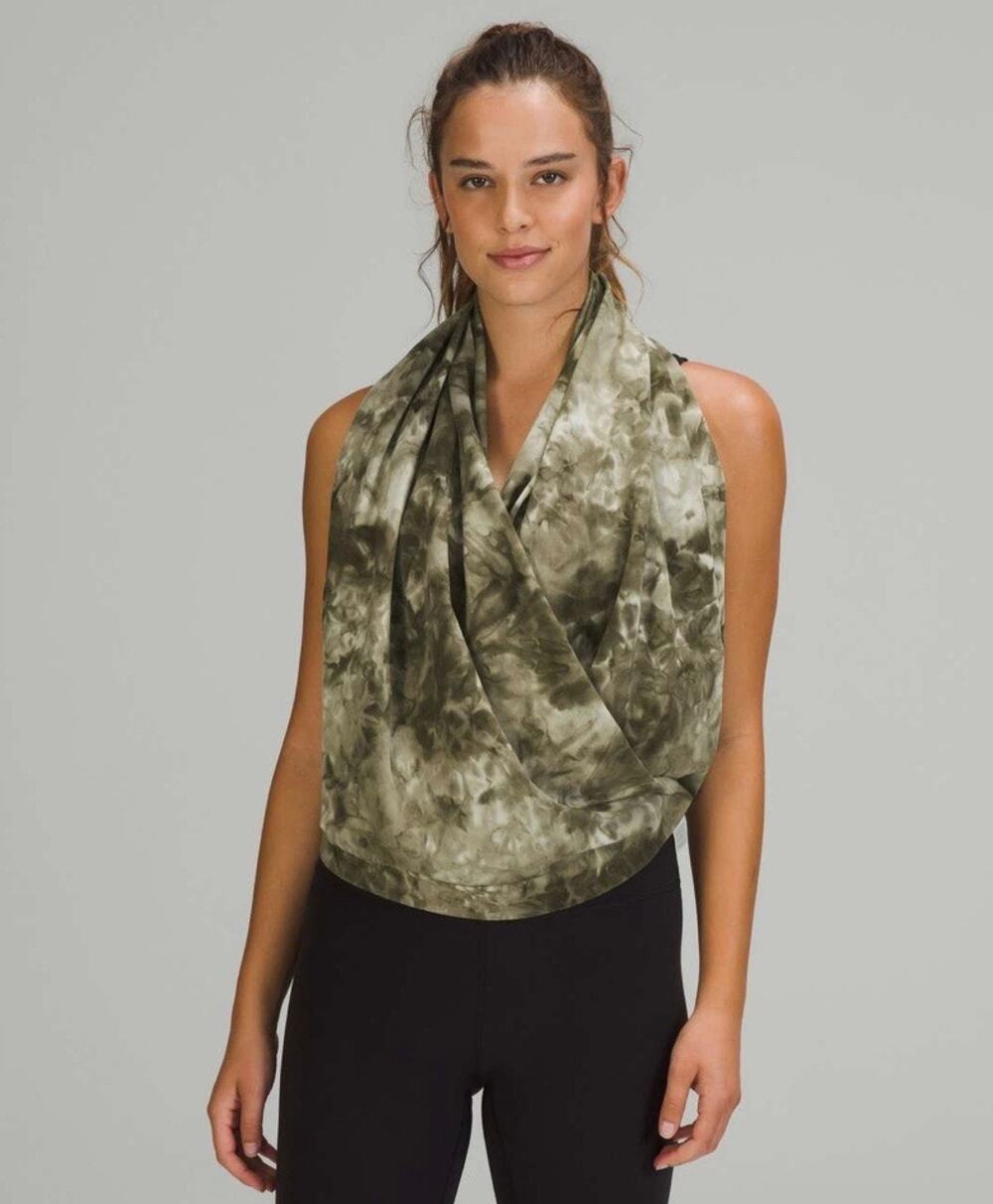 Lululemon Customizable Snap Scarf in Diamond Dye Light Sage Medium Olive